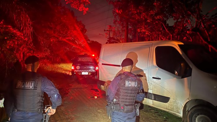 Romu recupera carro, celular e localiza drogas em Suzano