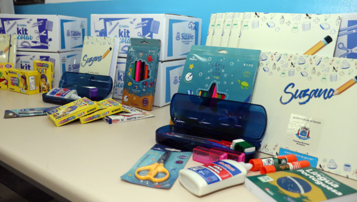 Educação inicia montagem de kits de materiais escolares para 2023