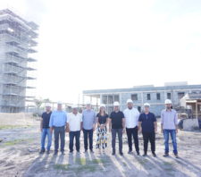 Prefeito acompanha pavimentação do trecho de prolongamento da rua Sete de Setembro