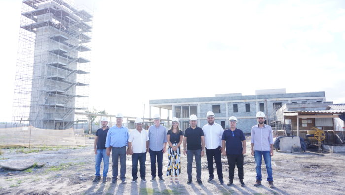 Prefeito acompanha pavimentação do trecho de prolongamento da rua Sete de Setembro