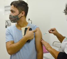 Saúde reforça importância de se vacinar contra febre amarela antes do Carnaval