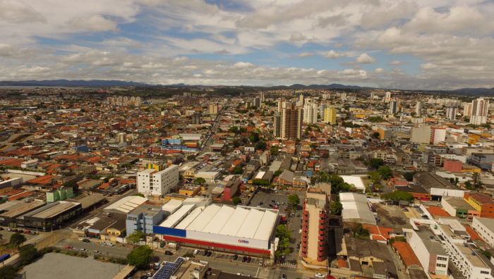 Prefeito presta homenagem a servidora aposentada