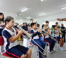 Prefeito acompanha lançamento de projeto musical na escola Antônio Marques Figueira