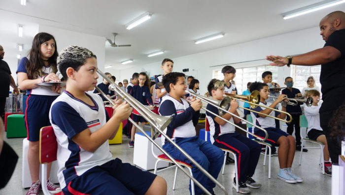 Prefeito acompanha lançamento de projeto musical na escola Antônio Marques Figueira