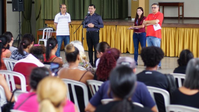 Futuros moradores do Residencial Suzano II participam de reunião com prefeito