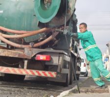 Suzano remove 10 toneladas de resíduos de bueiros por dia