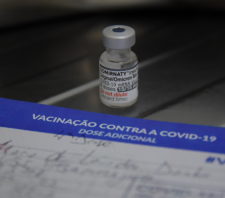 Vacina bivalente da Pfizer está disponível para grávidas e puérperas