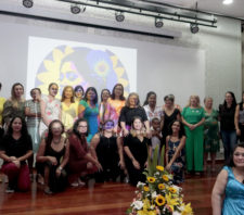 Mulheres são aplaudidas por suas histórias de superação no Cineteatro Wilma Bentivegna