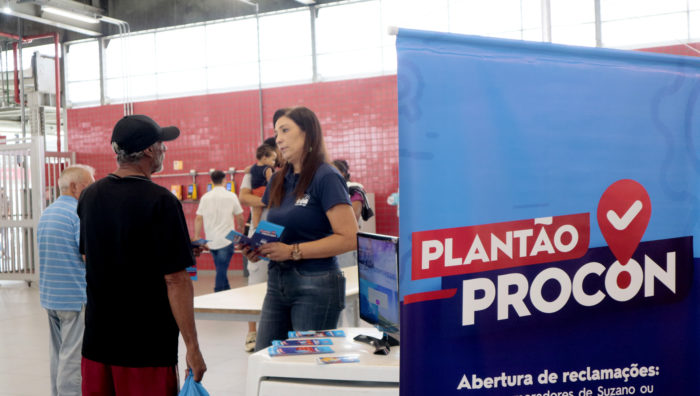 No Dia do Consumidor, Procon municipal presta orientações na Estação Suzano