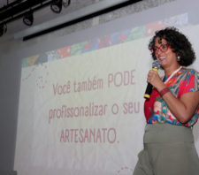 Prefeitura promove palestra para potencializar vendas de artesãos suzanenses