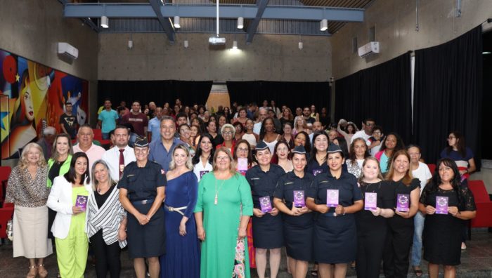 Homenagens marcam evento do projeto ‘Mulheres Fazendo História’ no Cineteatro