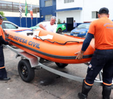 Defesa Civil recebe carreta para transporte de bote inflável