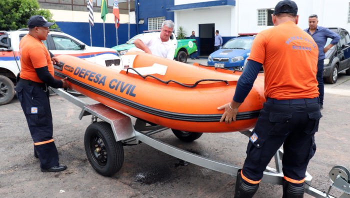 Defesa Civil recebe carreta para transporte de bote inflável