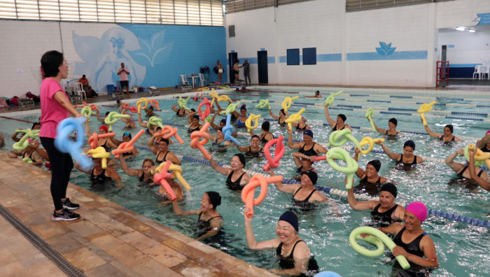 Dia da Mulher marca início das aulas exclusivas de hidroginástica para o público feminino