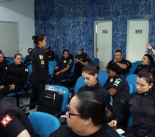 Patrulha Maria da Penha capacita bares e restaurantes em parceria com a ACE