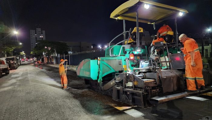 Prefeito vistoria obras de revitalização da rua Campos Salles