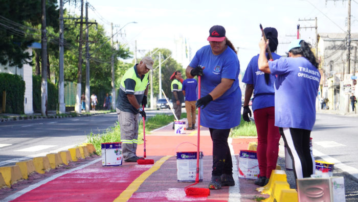 Prefeitura reforça pintura na ciclovia da avenida Vereador João Batista Fitipaldi