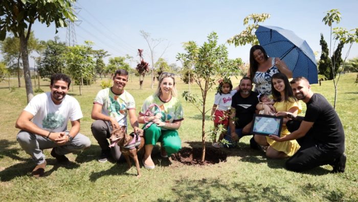 Viveiro realiza primeiro plantio do projeto ‘Nasce Uma Criança, Planta-se Uma Árvore’