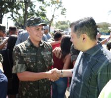 Prefeito de Suzano acompanha cerimônia de matrícula no Tiro de Guerra