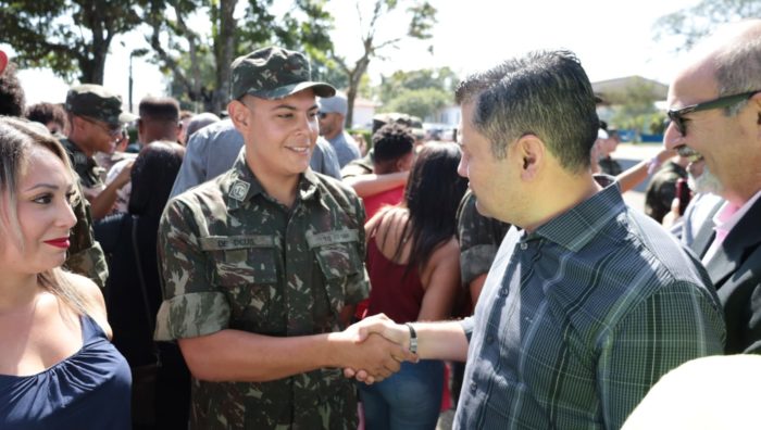 Prefeito de Suzano acompanha cerimônia de matrícula no Tiro de Guerra