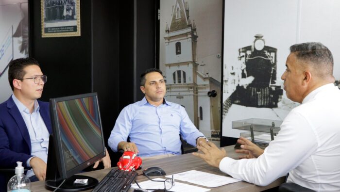 Parlamentares visitam Suzano para conhecer iniciativas voltadas à segurança nas escolas