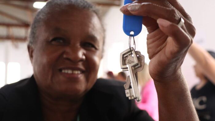 Prefeito de Suzano realiza entrega de 300 novos apartamentos na região norte