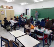 Secretaria de Educação promove projeto ‘Bombeiro na Escola’ em unidade do Jardim Amazonas