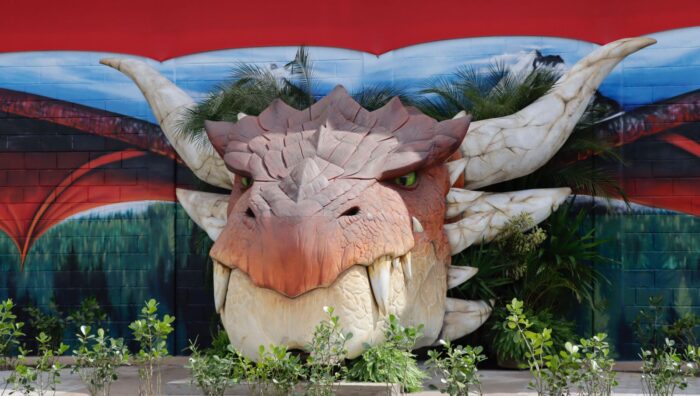 Parque Max Feffer passa a contar com escultura de cabeça de dragão