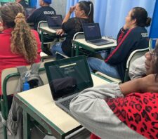 Secretaria de Educação promove atividades para letramento digital de adultos