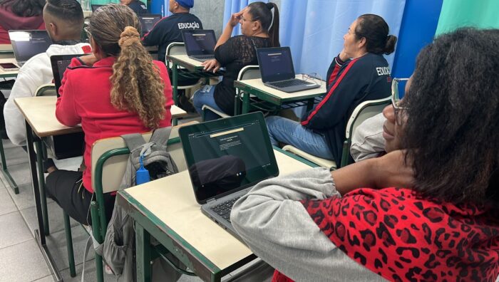 Secretaria de Educação promove atividades para letramento digital de adultos