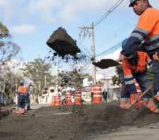Prefeito vistoria obra de recapeamento da estrada do Marengo