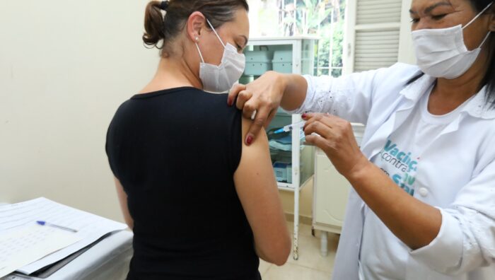 Suzano começa aplicação da vacina bivalente para pessoas com mais de 40 anos