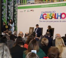 Presidente do Fundo Social prestigia lançamento da Campanha do Agasalho