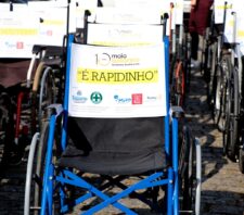 Ação no trânsito chama atenção sobre uso incorreto de vagas especiais