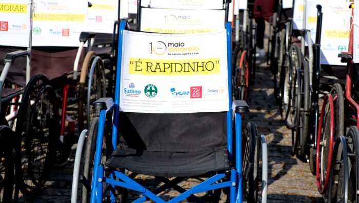 Ação no trânsito chama atenção sobre uso incorreto de vagas especiais