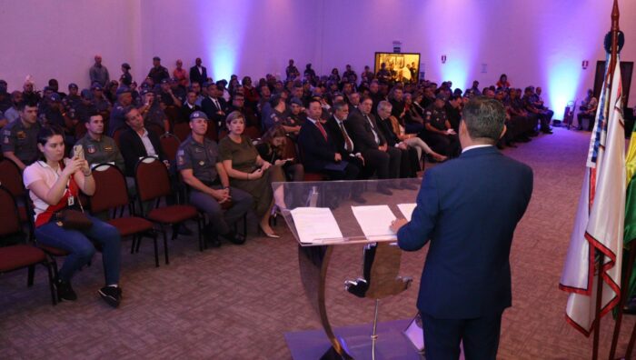Prefeito de Suzano marca presença no aniversário de 17 anos do CPA/M-12