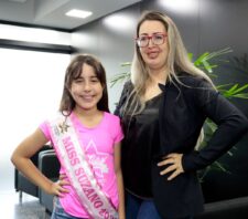 Prefeito recebe suzanense finalista em concurso de beleza
