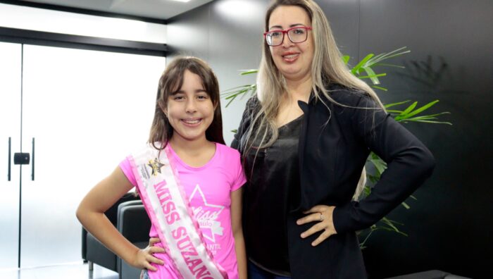 Prefeito recebe suzanense finalista em concurso de beleza
