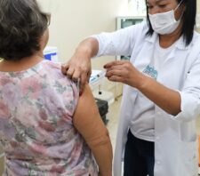 Vacina contra meningite está disponível para professores e agentes de ensino
