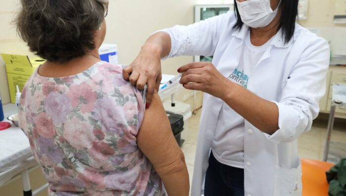 Vacina contra meningite está disponível para professores e agentes de ensino