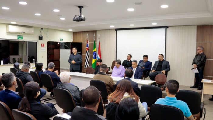 Prefeito prestigia posse dos Conselhos de Segurança do centro e da região norte