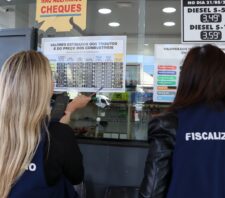 Procon de Suzano efetua consulta de preços em postos de combustíveis