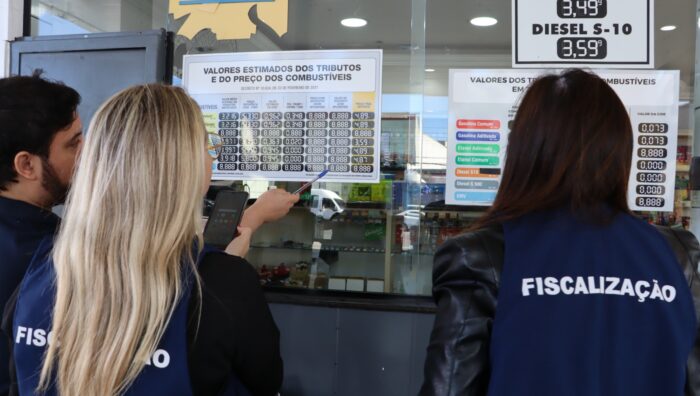 Procon de Suzano efetua consulta de preços em postos de combustíveis
