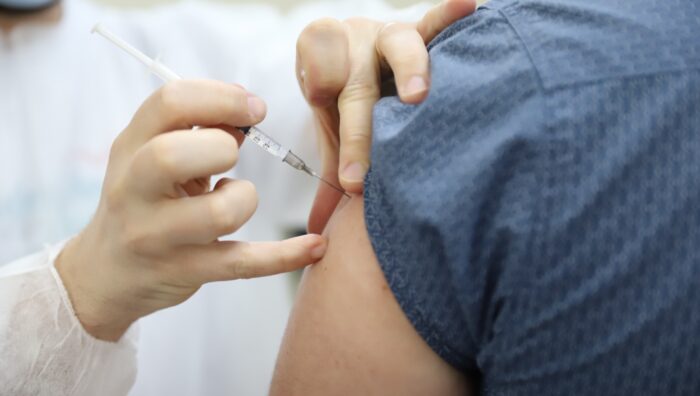 Vacina contra meningite está disponível ao público que tem entre 15 e 19 anos