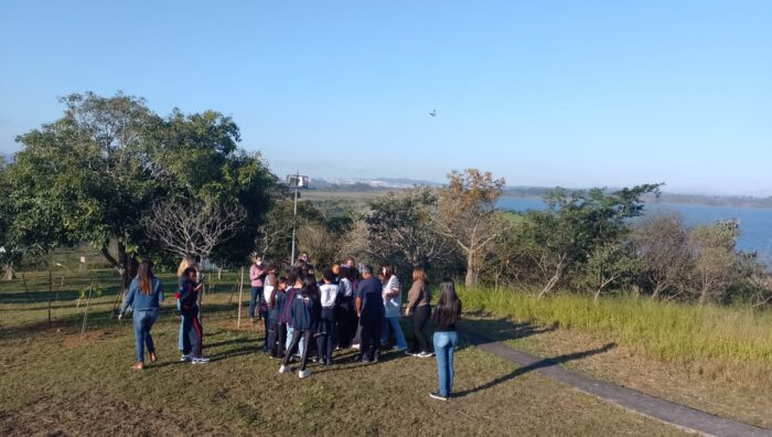 Alunos de escola do bairro Fazenda Aya visitam Estação de Tratamento de Água
