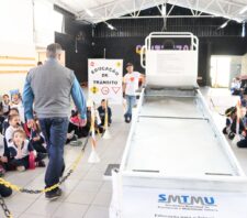Simulador de impacto no trânsito é apresentado na escola Antônio Marques Figueira