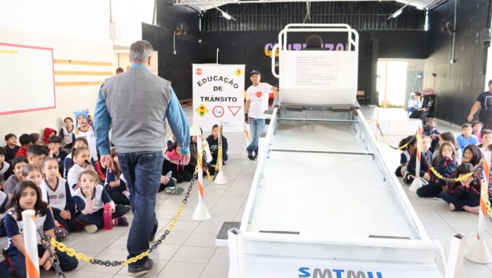 Simulador de impacto no trânsito é apresentado na escola Antônio Marques Figueira