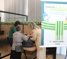 Fundo Social recebe 212 peças de vestuário do Sicoob Metropolitano