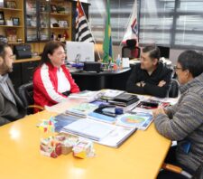 Prefeito recebe halterofilista suzanense que participará de torneio mundial
