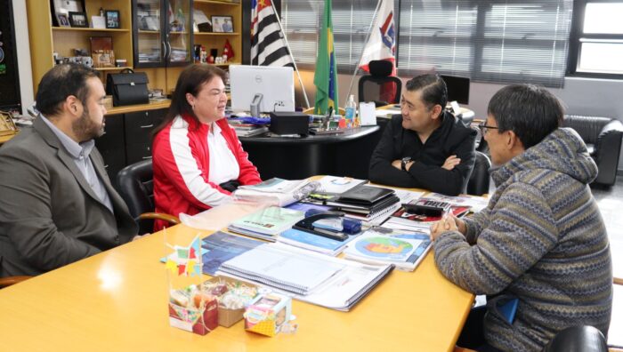 Prefeito recebe halterofilista suzanense que participará de torneio mundial